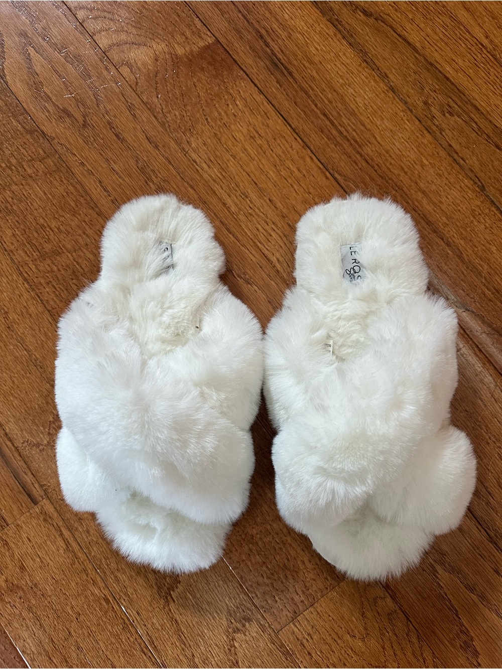 Le Rose White Fuzzy Slippers